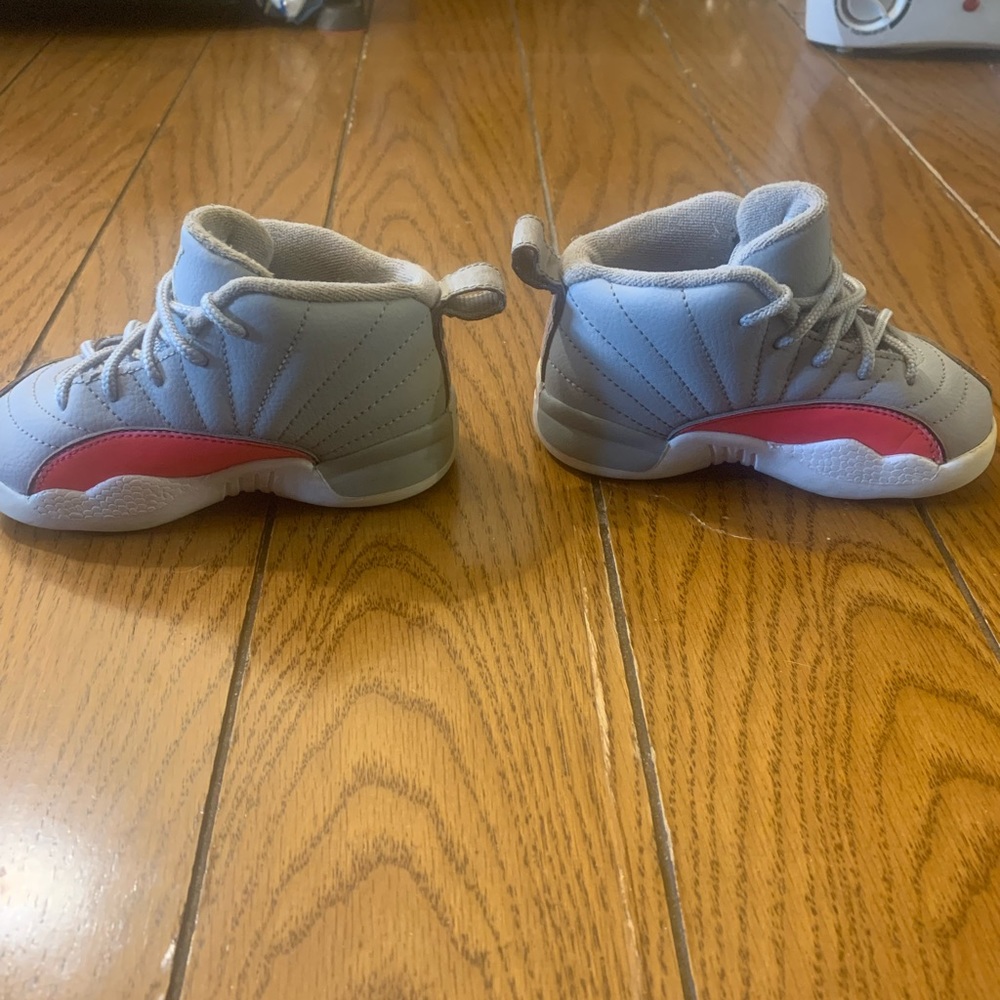 Jordan 12 - Picture 2 of 6
